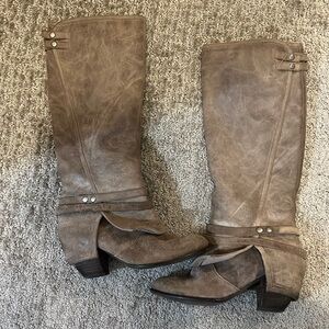 Fergilicious heeled boots size 6.5